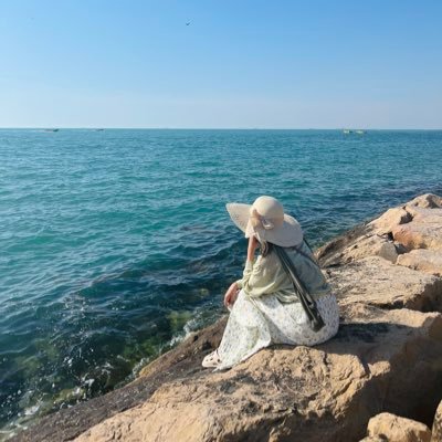 mouna_itis's profile picture. Maybe in another life.