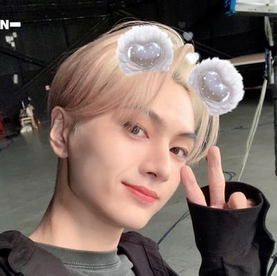 yue20020420's profile picture. 