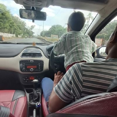 காசு பணம் உள்ளவனும் புகையாதான் போகுறான்.
சோகத்துல சிரிப்பவன்தான் சுகமாக வாழறான்..💃💃💃💃💃