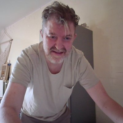 Dutch male. Musicprogrammer. Living in the Netherlands. Trump supporter! Anti-immigration! Anti Islam! Pro life.