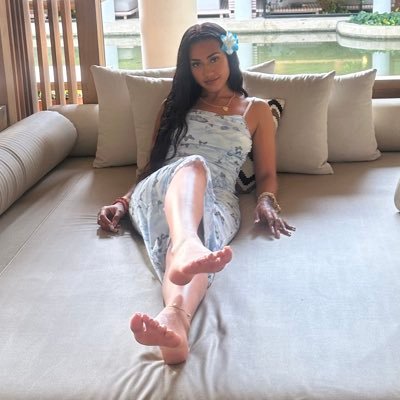 Toes that tease. Soles that please 💋 Size 7🦶🏼 DM for exclusive & custom content 💦IG: @goddesstoesx