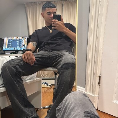 Roy0y_'s profile picture. Warzone 🇩🇴 Player 4KD