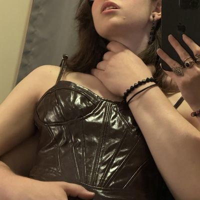 VioletRubySky's profile picture. NSFW Content 18+ (MDNI) 🖤21🖤Any pronouns🖤Bi🖤Switch🖤pfp is me🖤
𝕴𝖋 𝖑𝖔𝖘𝖙 𝖗𝖊𝖙𝖚𝖗𝖓 𝖙𝖔 𝖔𝖜𝖓𝖊𝖗: @cryatik