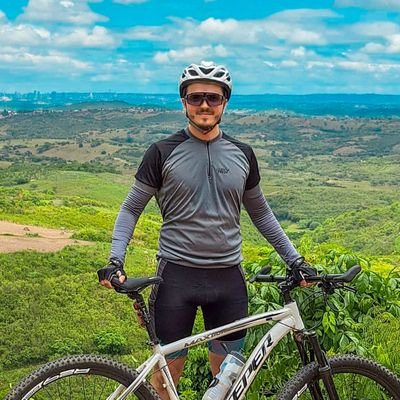 erivanjunioor's profile picture. Apenas um no meio de tantos tentando conquistar seu lugar no espaço...