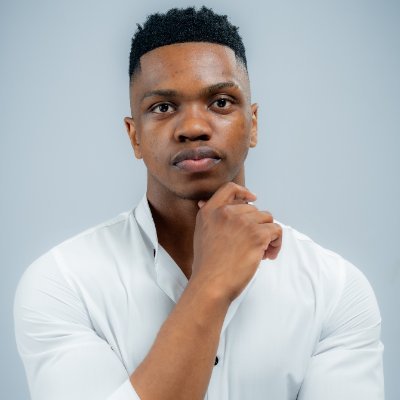 I’m Mnqobi — frontend dev & founder of VisualNest.
I help small brands and solo creators build websites that are as clear and ambitious as their ideas.