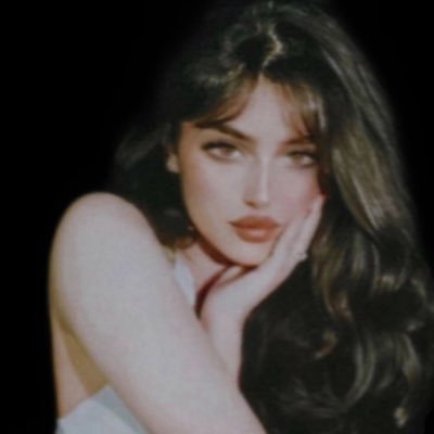 لا أتَخلّىٰ عَن طَبيعة كَوني إمرأةً رَقيقةً ، دَافئةً ، ومَليئةٌ بالنورِ