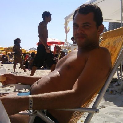 45 anos acompanhando Futebol sem arrogância, de todas Divisões e de todos lugares do Mundo,mas como não sou Jornalista,ñ sei de nada.