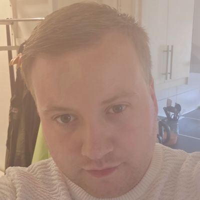 Hey my name is Mikael 26 years old and gay. Feel free to to chat with mešš„°