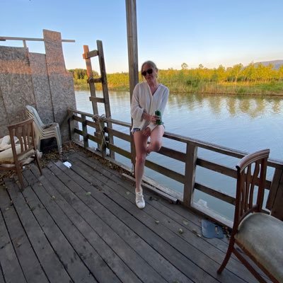 nadrugojplanetu's profile picture. bir kusuru var yalnız kızın biraz entel takılmakta 🙄