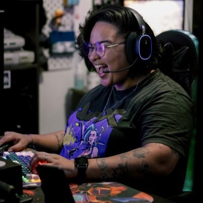 cmllasr's profile picture. Gamer ✨ Geek ✨ Colecionadora ✨ Cozinheira 🌈 🎮🕹️🎲👾🐈🐈‍⬛🐭🐶🐠  https://t.co/stCx10So4S