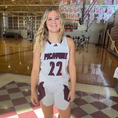 #22 MB, OH 🏐 #22 SG, SF 🏀. HJ, LJ, TJ 🏃🏼♀️. #7 QB, LB🏈. Co/ 2026