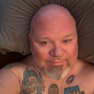 Male half of a swinger couple in Vegas. check out our couple profile @funcouple702