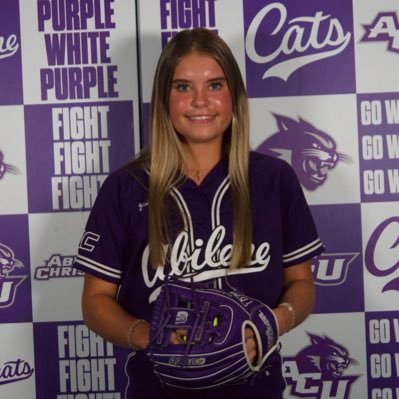 cianaarguijo's profile picture. @ACU_Softball #3 💜🤍