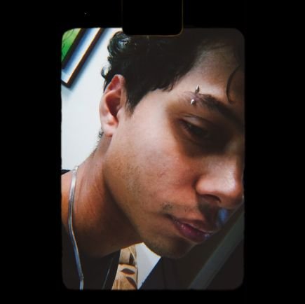R4zorLance's profile picture. χαμένος στα ελαττώματά μου
23.