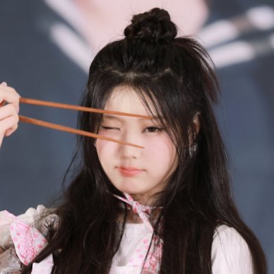 bi🏳️🌈 | gllit | army | engene | fearnot | huh yunjin #1 enthusiast | the owner of illit’s biggest russian fanbase