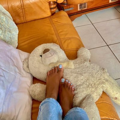 19.Lia here🦋. I love showing off my feet and shoes 🫶🏾, 🤭 No meet ups and No face. Dm for business only no chit chat. Tribute 30$