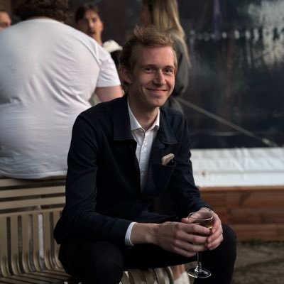 Liberalkonservativ moderat. Ordförande för Malmö MST