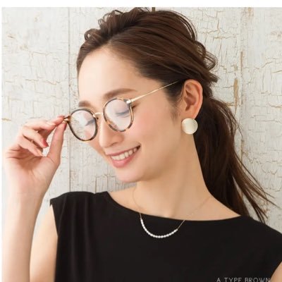 kiokurete_natsu's profile picture. 化粧品業界16年目。ギリギリのポストでココロのスキマを埋める人。フォローするとキレイになるよ！キュンを摂取しながら、ほぼ右脳で生きてます🫰音楽・映画・サブカルが好き。一人きりの夜にふと聞きたくなる音楽やってます。