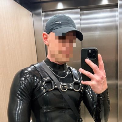 The (hung) rubber scally twunk of your dreams 😌 kinky dom 😈🤑 link for discounts and gifts ⬇️