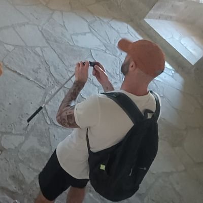 Houndog6105's profile picture. Do not trust the majority of politicians, country is destroyed

COYB