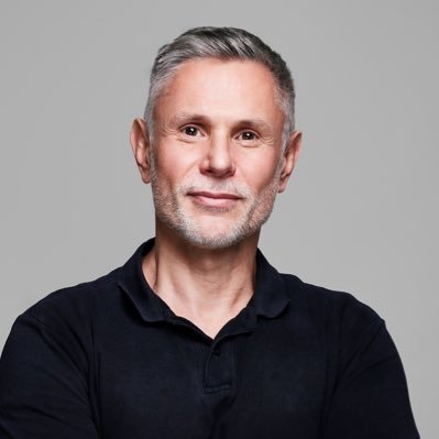 Novinář. Šéfredaktor magazínu @Reporter_CZ. Bývalý zástupce šéfredaktora MF DNES - odešel sám poté, co noviny koupil Andrej Babiš.