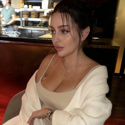 I’m Hanna 💕 Just passing by with a heart full of curiosity and coffee in hand