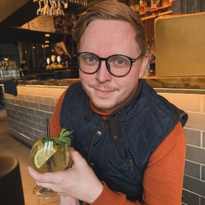 Eitt sinn var ég ungur nú bara maður sem blaðrar í @vidreisn og held úti hlaðvarpinu Á öðrum bjór 🍻