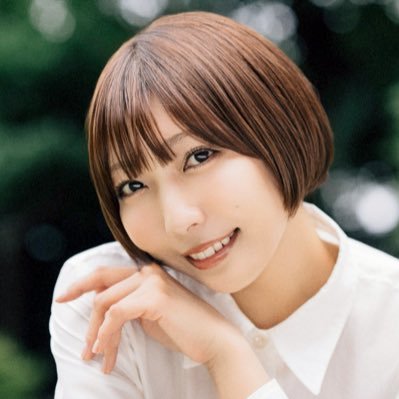 グラビアアイドル11年目突入‼︎歌も作って歌います。元新橋立ち飲み屋店長。ビール🍻と競馬🏇をこよなく愛しています♡ 一口馬主:フィザルモニカ💓