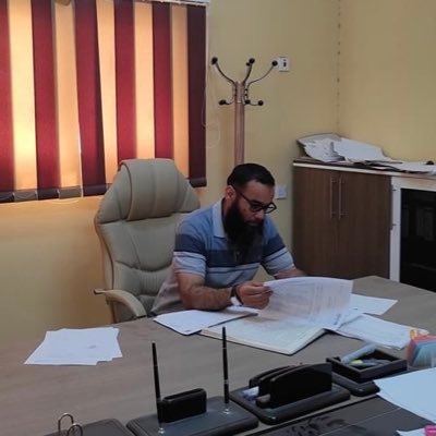 فلو عندي بحجمِ الأرضِ قلبٌ لأحملَ عنكَ يا وطني الجراحا