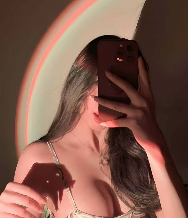 انا كل حاجة وعكسها 🤞
ساعات بحب حاجات ميحبهاش غيري ♡🥂🍾💄
🚬
بالمناسبه برج الأسد♌😽 علشان بيخووف
لطيفة وحلوة وفرفوشة هنا فقط
(ال Dm 🚫)