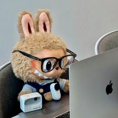 Rhetcsguson's profile picture. 札幌の雪、大阪の麺料理、銀座のスパが大好き。
いつか日本で暮らしてみたいな〜✨
日本人の優しさと思いやりも本当に大好きなんだ。

祖父の遺志を胸に京都へ戻りたいと思ってる。
祖父が住んでいた場所をこの目で見てみたいし、
叔祖母のご家族にもぜひ会いたいな。

今、日本語も頑張って勉強してます！