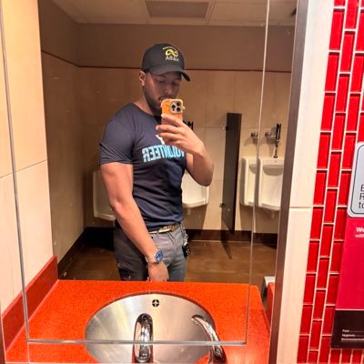 really just use Twitter to express my anger at my sports teams 😇MJ fan for life ❤ #NaijaBoy NY #NYYankees #NYGiants #ManCity