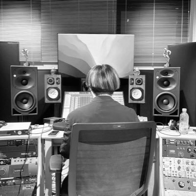 Audio-Engineerです。こう見えても九州出身です。ある時はクールに、またある時には勢いで、頑張らせて頂いております。よろしくお願い致します。 works↓