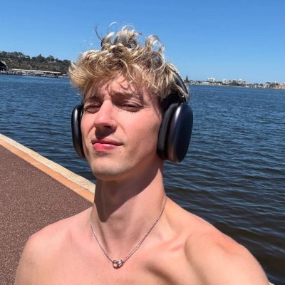 perryriodt's profile picture. troye is my husband.