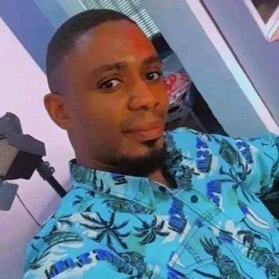 Business. Christian. Singer | Barcelona fan | Songwriter | Entertainer | Melodies that touch hearts and ignite emotions 🔥 Let's create magic together 🎵✨