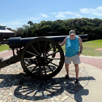 Just a ole country boy who enjoys family and enjoys dirt track racing! Enjoy watchin the Atlanta Braves play! Enjoys Amateur Radio! Enjoys the fire service!