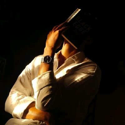 एक 22 वर्षीय लड़का! 🖤🤍शांत !! एकांत !! एक युद्ध अपने ही विरुद्ध !!
