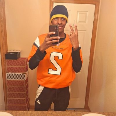 Sports & Gaming CC/Streamer | @TalentShowGG | #WhiteSox | #BroncosCountry | @Twitch | @ADVANCEDgg | @GetWetSports | mrfantuv@gmail.com | Never Stop Trying |