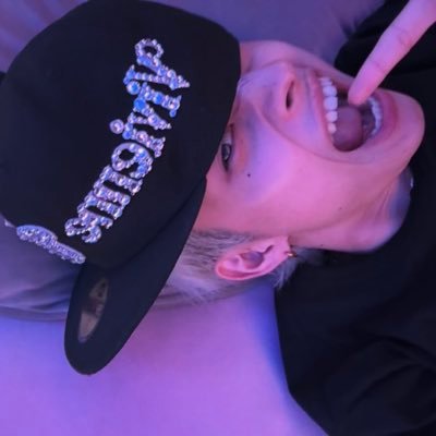 몽 홍 홍 ••