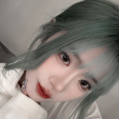 工作忙，社交懶，情緒多，愛打麻將 發的東西不一定有意義，但都是真的 有緣就聊，沒緣就放著 不熱絡，不高冷，不演....