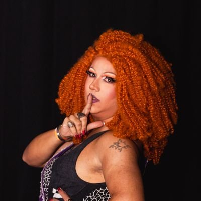 Educadora, Youtuber, DragQueen, palestrante, doutoranda/USP, Conselheira, processada pela RuPaul e infeliz em tudo isso