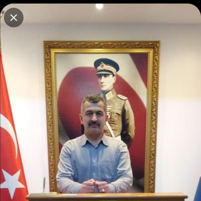 Yerel yönetimler, sürdürülebilir şehirler ve kamu politikaları alanında çalışan bir kamu yönetimi akademisyeni.