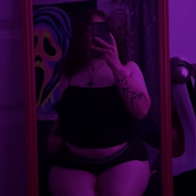 Peachii_bitch's profile picture. •19•