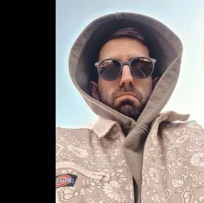 aalliiiill's profile picture. این دفعه گذاشتم سفید بمونه ، سیاهش نکردم .