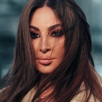 فان قوي لملكة الاحساس #اليسا 😍 بدافع عن كل فنان يعطي فن من كل قلبة ويوصل لقلوب العالم.