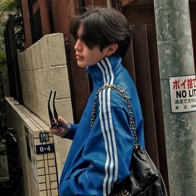 lzzphwn's profile picture. no bio yet