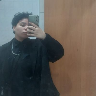 camilo_lizz's profile picture. uma pessoa cansada esperando pelo fim do mundo