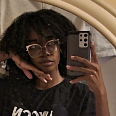 MiuMatLeWoods's profile picture. mehhh 
foodie|
Future wandering Wildlife Vet|
Fumbling violinist.|
Stumbling Martial artist.|
wants to be polyglot when she grows up.|