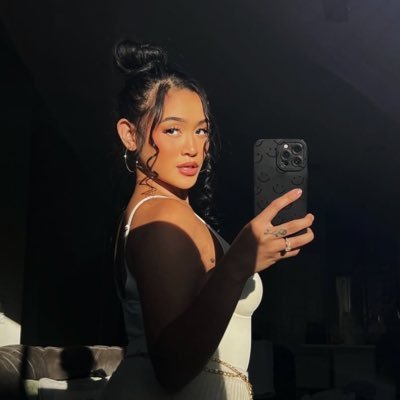 Alyviasaktor's profile picture. Netflix and traveling|🇨🇦🇨🇴