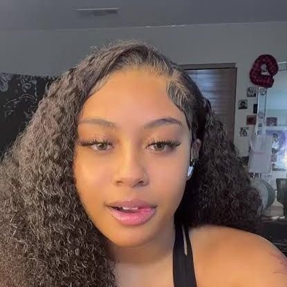 LucySasha11's profile picture. 